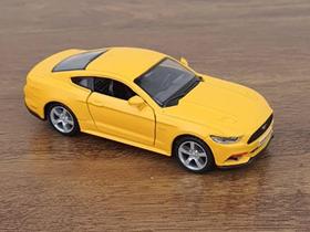 Miniatura Ford Mustang GT 2015 RMZ 1/38 Metal e Fricção Amarelo Fosco Miniatura Ford Mustang GT 2015 RMZ 1/38 Metal e Fricção Amarelo Fosco