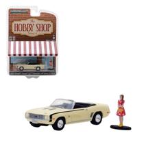 Miniatura greenlight 1969 chevrolet camaro ss convertible with woman in dress