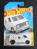 Miniatura hotwheels 70s van hkh46 16/250