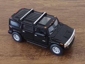 Miniatura Hummer H2 SUT 2005 Kinsmart 1/40 Metal e Fricção Preta