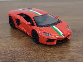 Miniatura Lamborghini Aventador LP700-4 Kinsmart 1/38 Metal e Fricção Laranja