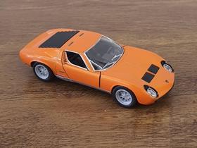 Miniatura Lamborghini Miura 1971 P400 SV Kinsmart 1/36 Metal e Fricção Laranja