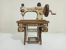 Miniatura Máquina de Costura Singer MDF Luxo - Decorativa Quantidade:4 Unidades Miniatura Máquina de Costura Singer MDF Luxo - Decorativa Quantidade:4 Unidades