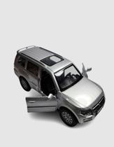 Miniatura Metal Mitsubishi Pajero Full 4wd Escala 1/43 Miniatura Metal Mitsubishi Pajero Full 4wd Escala 1/43