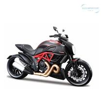 Miniatura Moto Ducati Diavel Suspensão na roda traseira