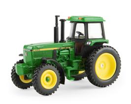 Miniatura Trator John Deere 4955 com Cabine e FWA 1:64 ERTL