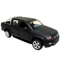 Miniatura Volkswagen Amarok escala 1/46 de ferro c/ fricção