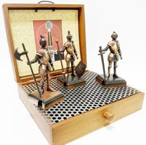 Miniaturas decorativas com 3 Guerreiros Medievais em metal