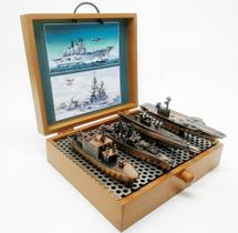 Miniaturas decorativas de Embarcações de época em metal com Fragata - Captain Ship