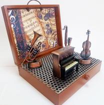 Miniaturas decorativas de Instrumentos Musicais e metal com Saxofone