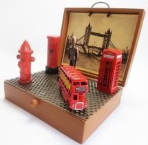 Miniaturas decorativas em metal Londres com Cabine Telefônica