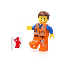 MiniFigura do Filme LEGO 2 - Emmet em Uniforme Gasto com S