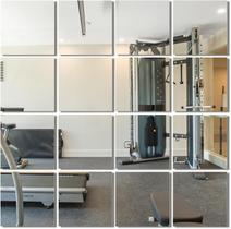 Mirror Tiles Delma Frameless 30,5 x 25,5 cm 16 unidades montadas na parede Mirror Tiles Delma Frameless 30,5 x 25,5 cm 16 unidades montadas na parede