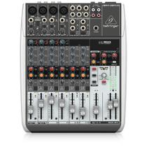 Mixer Behringer Xenyx Q1204USB de 12 entradas com interface de áudio USB