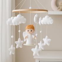 Móbile de Berço com Anjinho em Feltro Branco Estrelas e Nuvens Decorativas para Quarto de Bebê Móbile de Berço com Anjinho em Feltro Branco Estrelas e Nuvens Decorativas para Quarto de Bebê