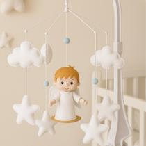 Móbile de Berço com Anjinho em Feltro Branco Estrelas e Nuvens Decorativas para Quarto de Bebê Móbile de Berço com Anjinho em Feltro Branco Estrelas e Nuvens Decorativas para Quarto de Bebê