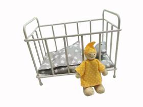 Mobiliário de quarto Dollhouse, cama de metal com colchão e travesseiro