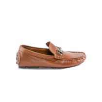 Mocassim de Couro na Cor Caramelo com Pesponto Manual e Detalhe de Metal na Frente
