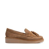 Mocassim Maithe Camurça Caramelo com Textura e Barbicacho Mocassim Maithe Camurça Caramelo com Textura e Barbicacho