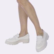 Mocassim Tratorado Off-White com apliques metalizados Mocassim Tratorado Off-White com apliques metalizados