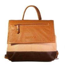 Mochila de Couro Legítimo Macio Cecilia Andória
