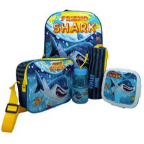 Mochila Escolar Friend Shark Winth Kids Com Estojo Squeeze Lancheira Pote E Colher BPD20896