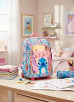Mochila Escolar Puket Com Rodinha Lilo E Stitch Azul Ceu Coleção 2026 Mochila Escolar Puket Com Rodinha Lilo E Stitch Azul Ceu Coleção 2026