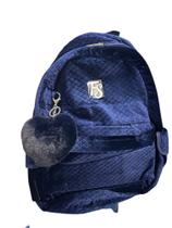 Mochila Feminina Azul Veludo Matelassê com Chaveiro de Coração Mochila Feminina Azul Veludo Matelassê com Chaveiro de Coração