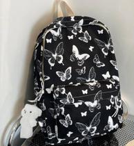 Mochila feminina com estampa de borboletas