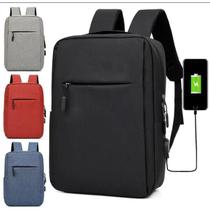 Mochila reforçada básica com entrada e cabo usb