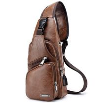 Mochila Sling Bag Peicees Leather Sling para homens com porta USB