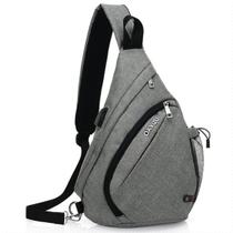 Mochila Transversal Pequena com Entrada USB