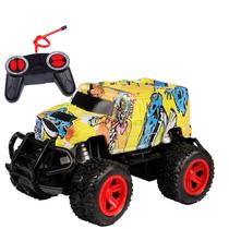 Modelo de veículo off-road com controle remoto de quatro via Modelo de veículo off-road com controle remoto de quatro via