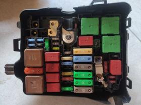 Módulo Caixa De Fusivel Peuge 208 C3 2014 2015 2016 2017 2018 9804848480