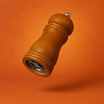 Moedor Manual em Madeira Ideal para Pimentas, Sal Grosso e Especiarias Moedor Manual em Madeira Ideal para Pimentas, Sal Grosso e Especiarias