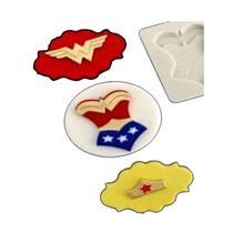 Molde de Silicone Mulher Maravilha S398 Molds Planet Rizzo Confeitaria Molde de Silicone Mulher Maravilha S398 Molds Planet Rizzo Confeitaria