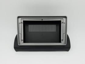 Moldura 9" Fiat Argo Cronos 17/22 p/ MP5 - Preta c/ Friso Prata - 5772