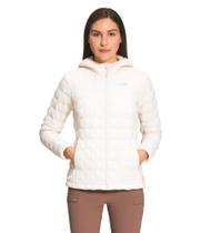 Moletom feminino com capuz ecológico ThermoBall 2.0 da THE NORTH FACE (tamanho padrão e plus size) sem PFAS, branco gardênia e NPF, médio