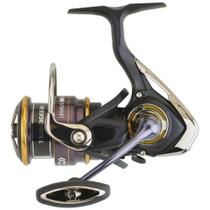 Molinete de pesca daiwa legalis lt 4000d-cxh - 5 rolamentos - drag: 12kg - rec.: 6.2:1