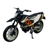 Moto KTM 690 SMC R Branco 1/18 Maisto 35300 Moto KTM 690 SMC R Branco 1/18 Maisto 35300