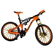 Mountain bike miniatura realista com suspensão