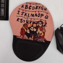 Mouse pad estampado Stranger things animação com apoio confortavel Mouse pad estampado Stranger things animação com apoio confortavel