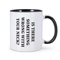 Mug Funny Há algo errado com seu pescoço” 325 mL