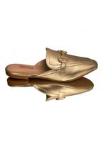 Mule Dourado Metalizado Bico fino detalhes Dourado Mule Dourado Metalizado Bico fino detalhes Dourado