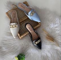 Mule feminino em verniz