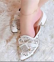 Mule Furada com Laço - Elegância e Conforto para Seus Pés Mule Furada com Laço - Elegância e Conforto para Seus Pés