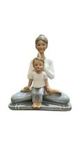 mulher ioga e bebe decorativo 11x8x14cm