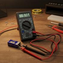 Multímetro Digital Profissional Portátil Bateria Inclusa Tensão Voltagem AC DC Amperímetro DT832 Medidor Resistência Diodo Eletricista