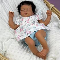 Muñeca Reborn GUESSBELLY Dormida 50 cm Piel Morena