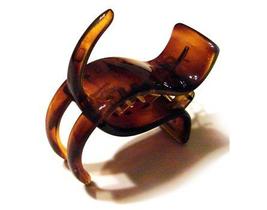 N342 Prendedor Tridente 2,0x4,5cm Tartaruga E Preto De Acetato Musa Kalliopi N342 Prendedor Tridente 2,0x4,5cm Tartaruga E Preto De Acetato Musa Kalliopi